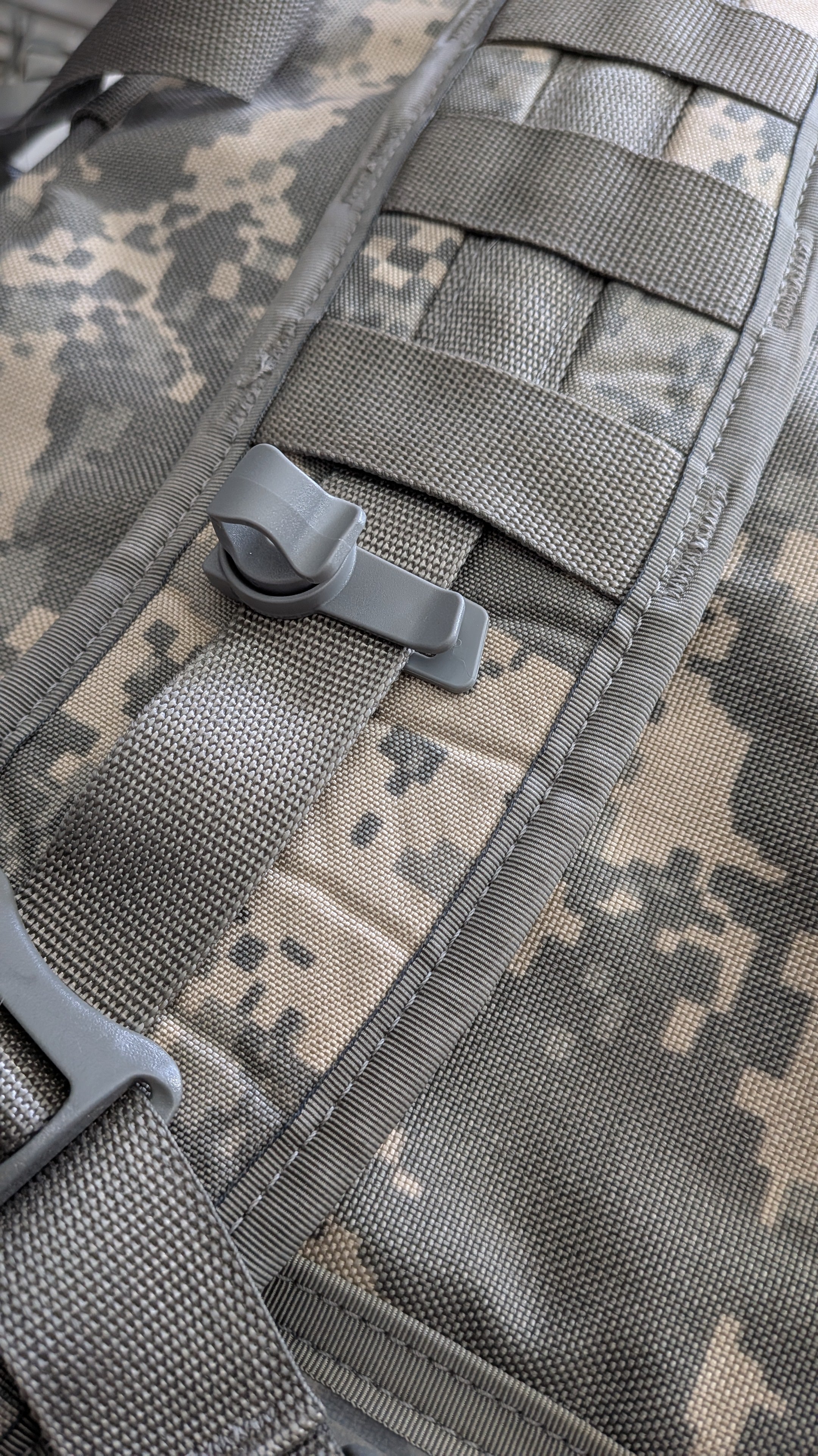 Hydration Pack Quick Connect Drinking Tube Hose Holder Magnetic Clip