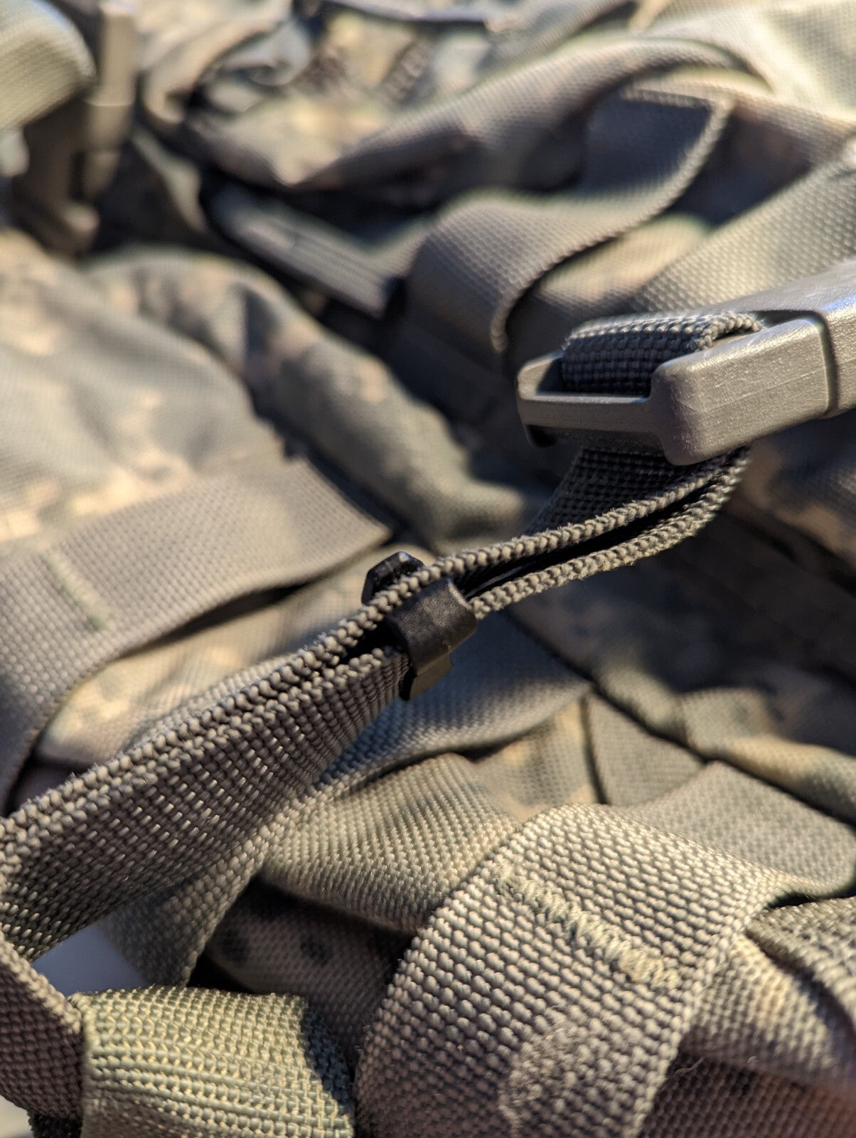 10 Heavy Duty Reusable Molle Backpack Webbing Strap Fastening Keeper Clip Holder